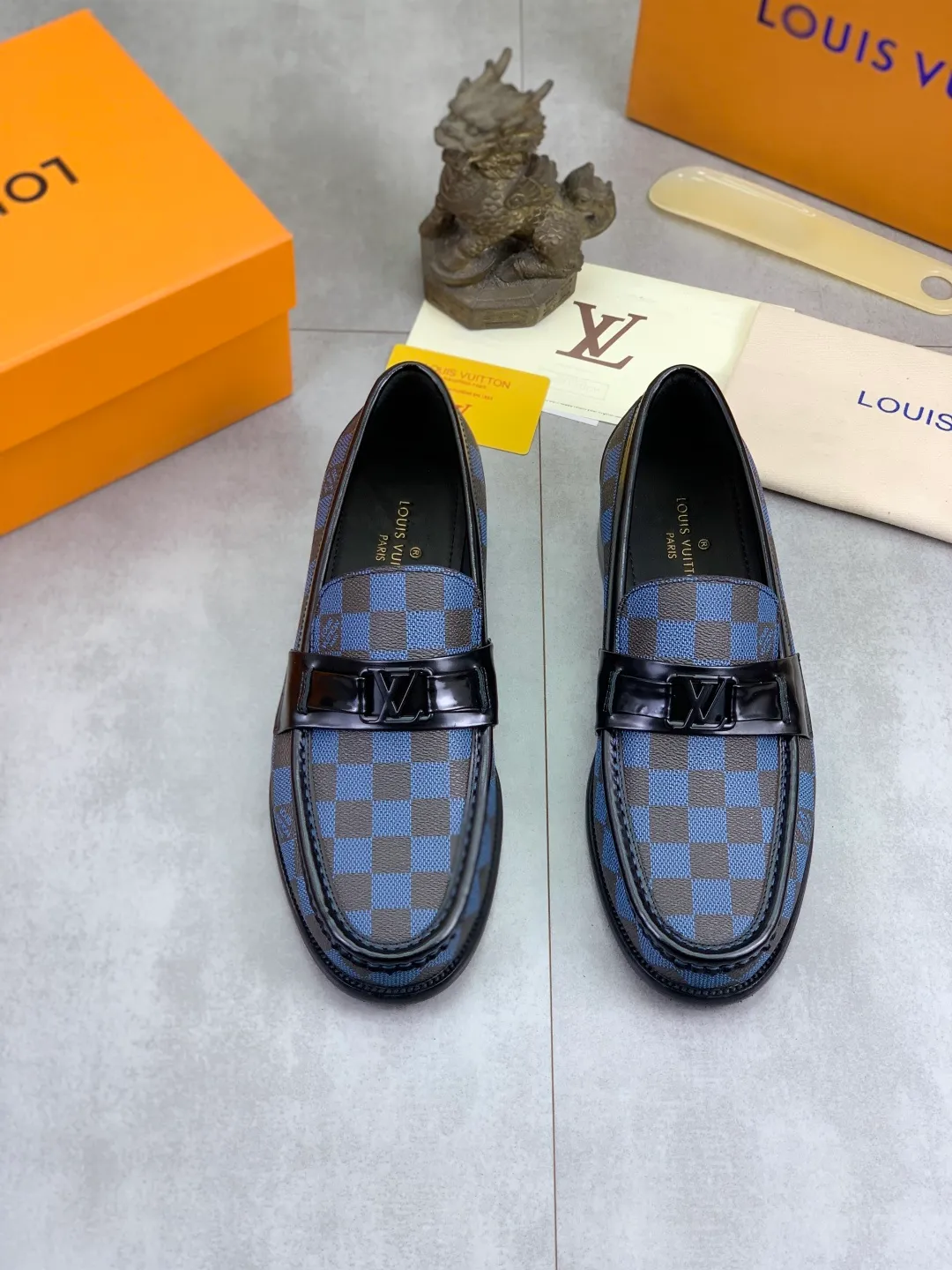 Men's men's shoes 💰P520 New style 💶[LOUIS VUITTON] Water-dyed Niuli Original order New style 🍀LV Louis Vuitton *——Top version of LV classic leather shoes! Made of imported original calfskin, original leather side strips and wear-resistant high-end rubber outsole! High quality products! Color: Black optional Size: 39-44 (45 customized)